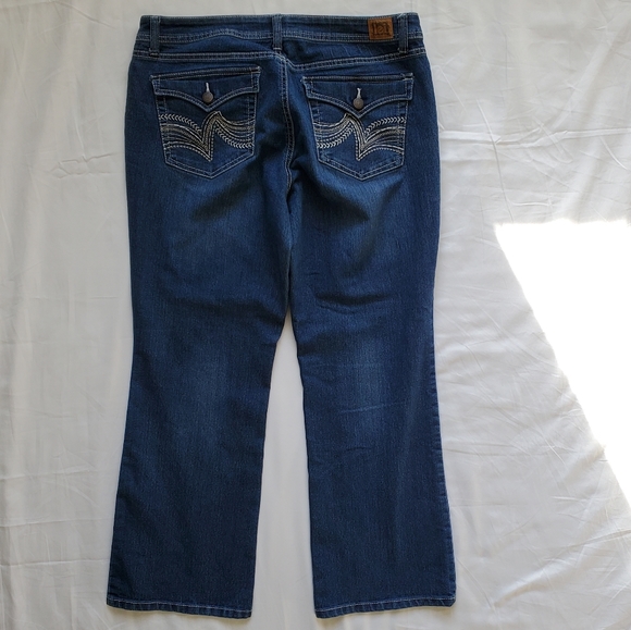 L.e.i. Juniors Curvy Boot Jeans - Picture 2 of 6